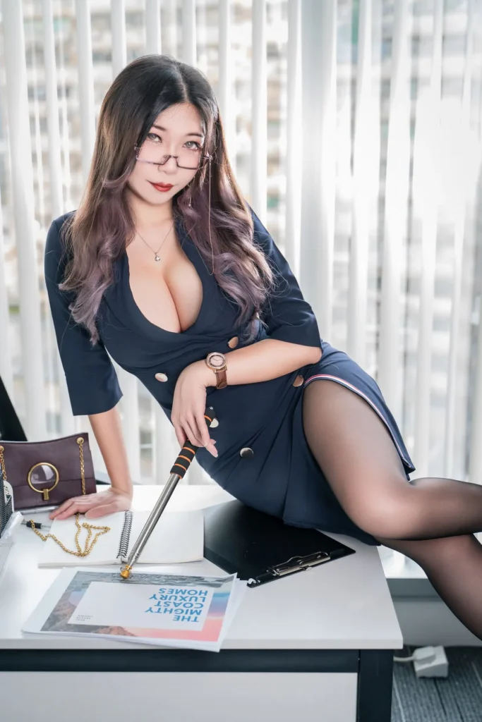 网络美女小琪 Aki办公室CEO2