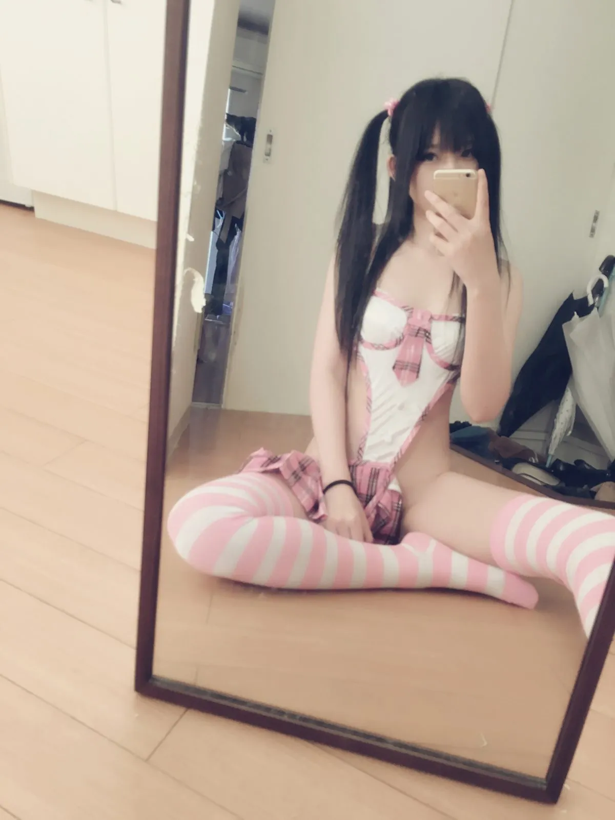 Coser@习呆呆 – 粉红色制服31