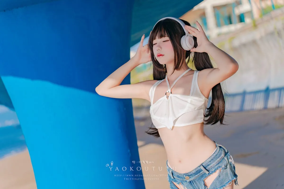 Coser@黏黏团子兔 – 八月订阅 海音旋律 Mr.Chu8